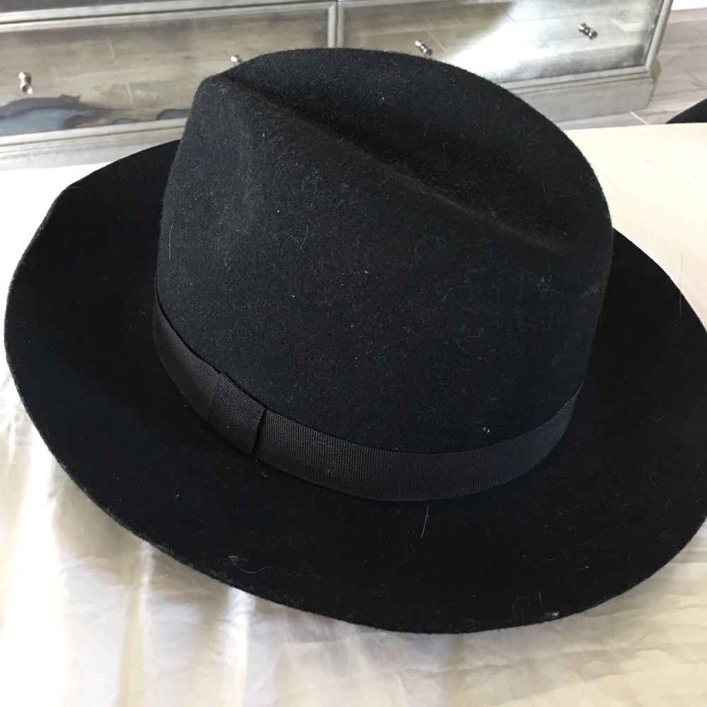 Women’s black hat. The Hatter Co.